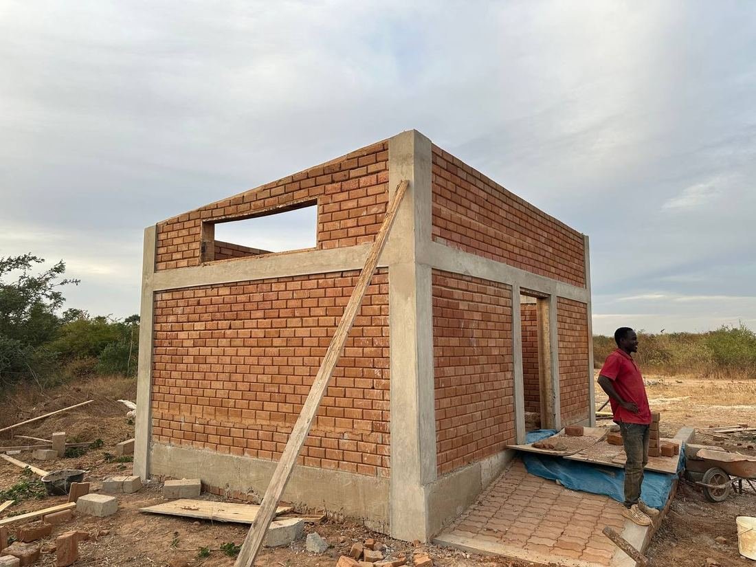 Maison construite en blocs de terre comprimée AddisBet